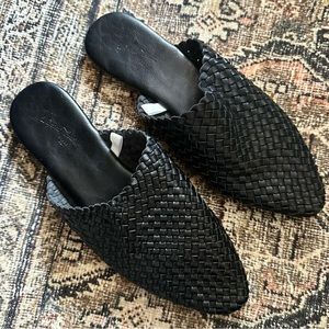 Universal Thread Black Slip on Miles